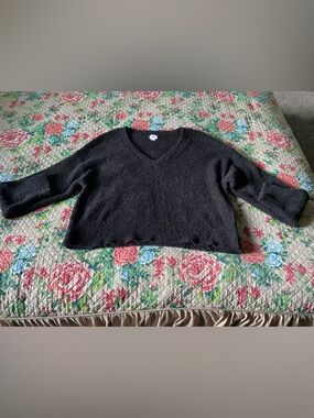 stars above Black V-Neck Cropped Cozy Sweater